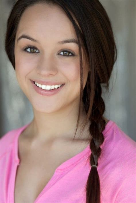 Hayley Orrantia Body Measurements, Height, Weight,。